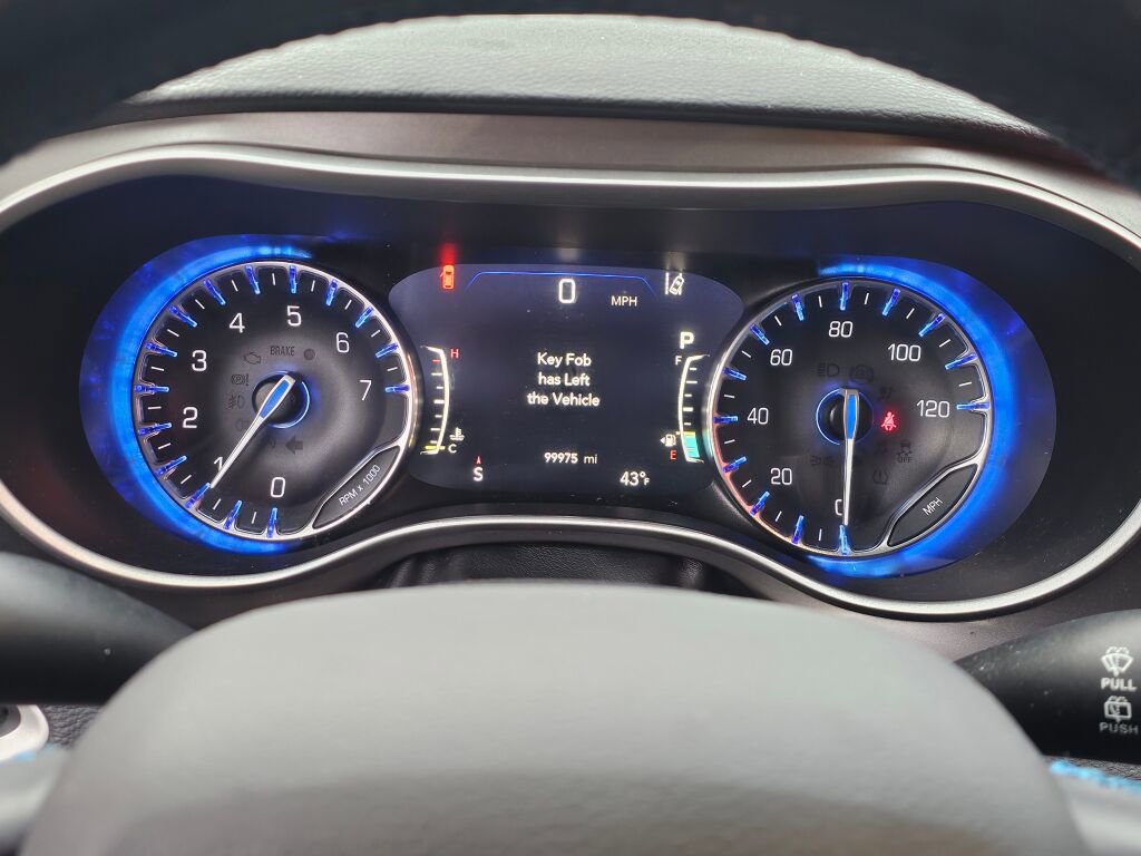 Used 2021 Chrysler Pacifica Touring-L image 29