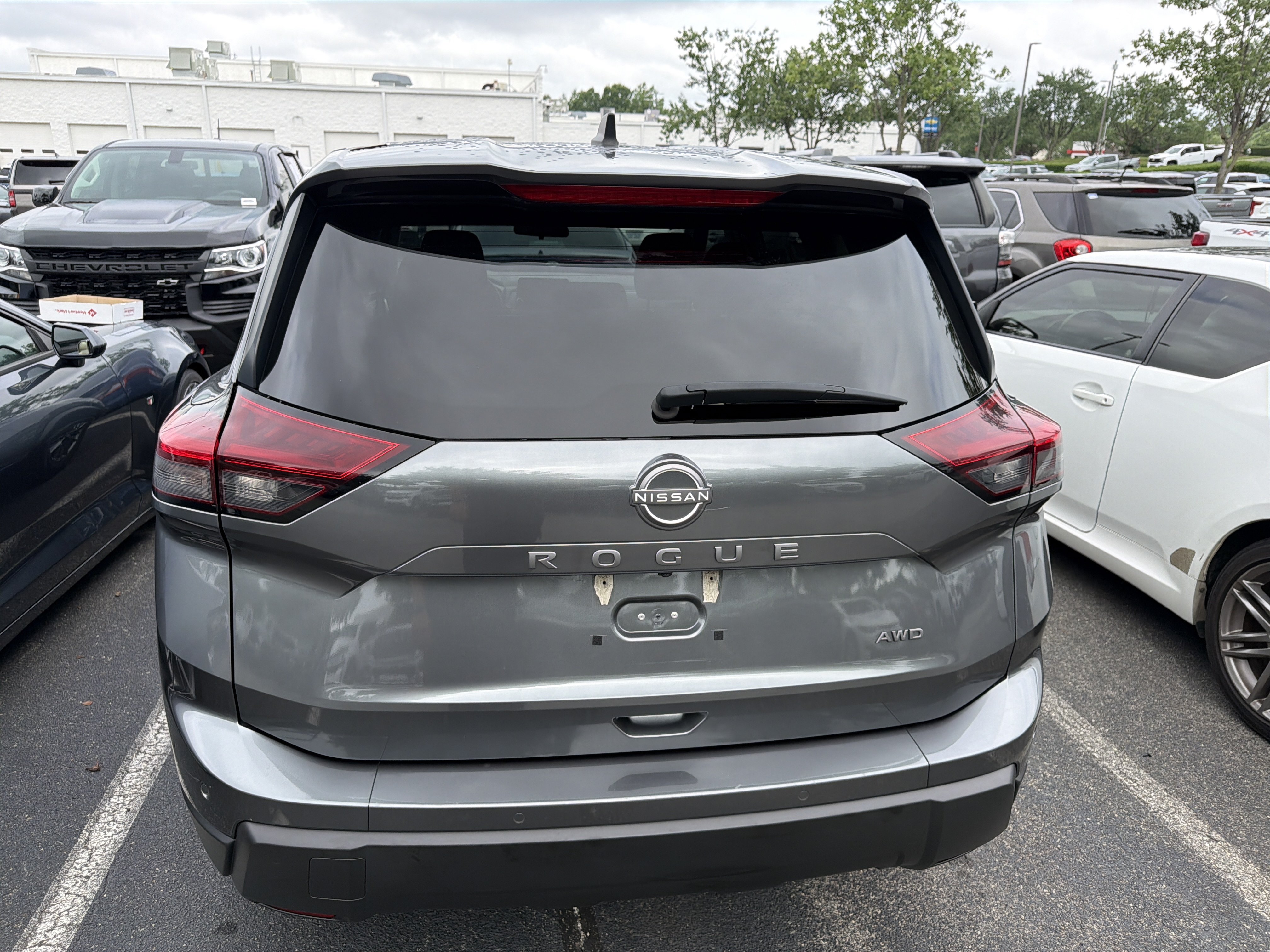 Used 2024 Nissan Rogue S AWD/4WD image 9