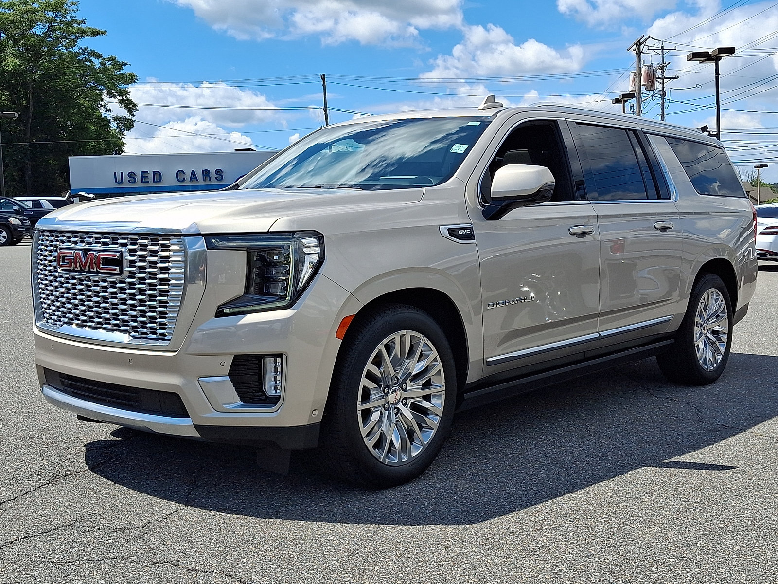 Certified 2024 GMC Yukon XL Denali w/ Denali Reserve Package AWD/4WD image 3