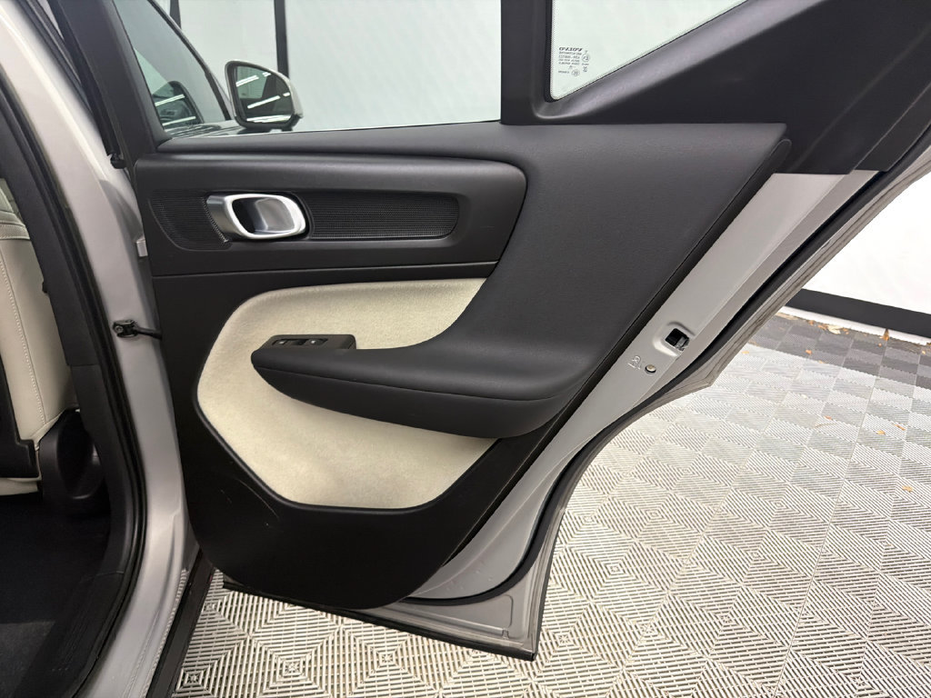 Used 2023 Volvo XC40 B5 Ultimate AWD/4WD image 17