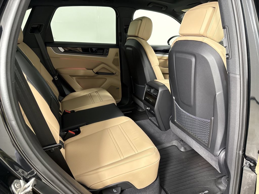 Certified 2026 Porsche Cayenne AWD/4WD image 24