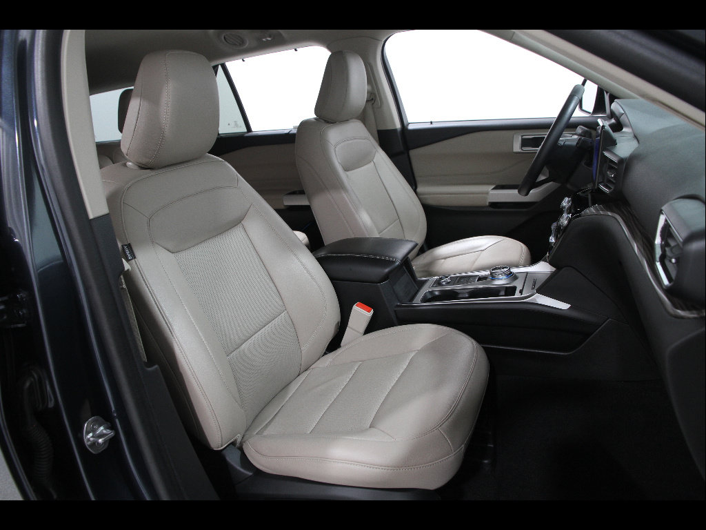 Used 2023 Ford Explorer Limited w/ Equipment Group 301A AWD/4WD image 18