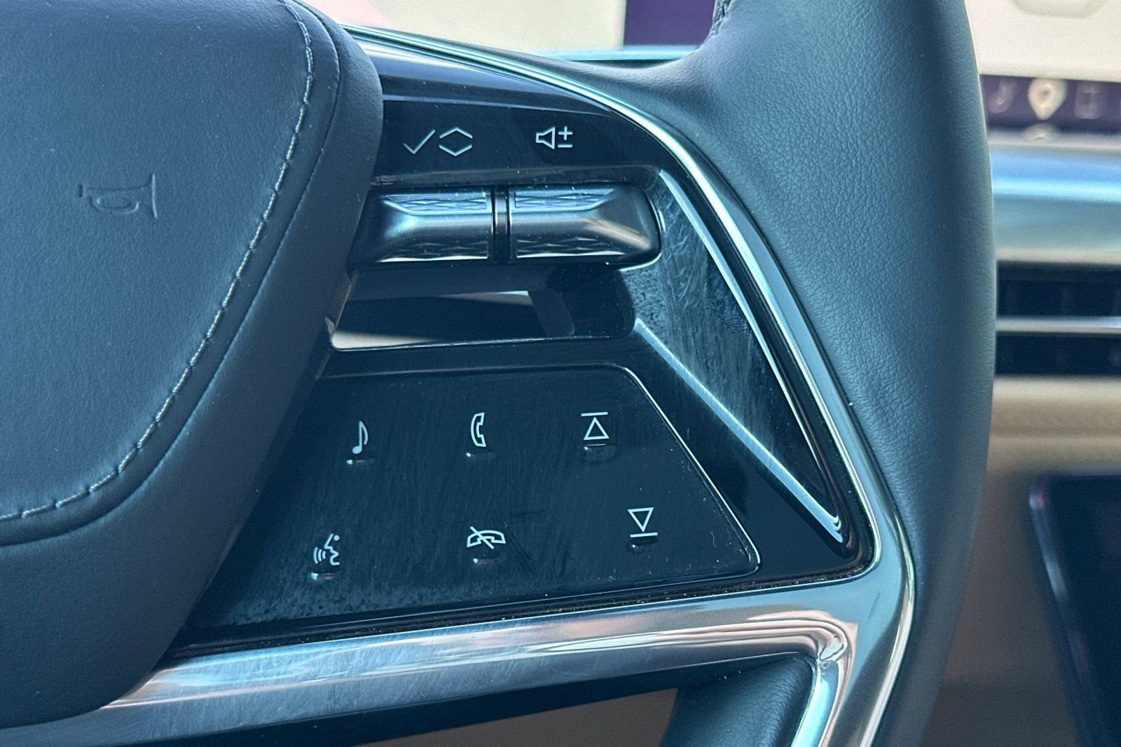 Used 2026 Cadillac Escalade IQ Sport 2 w/ LPO, ONYX Package image 39