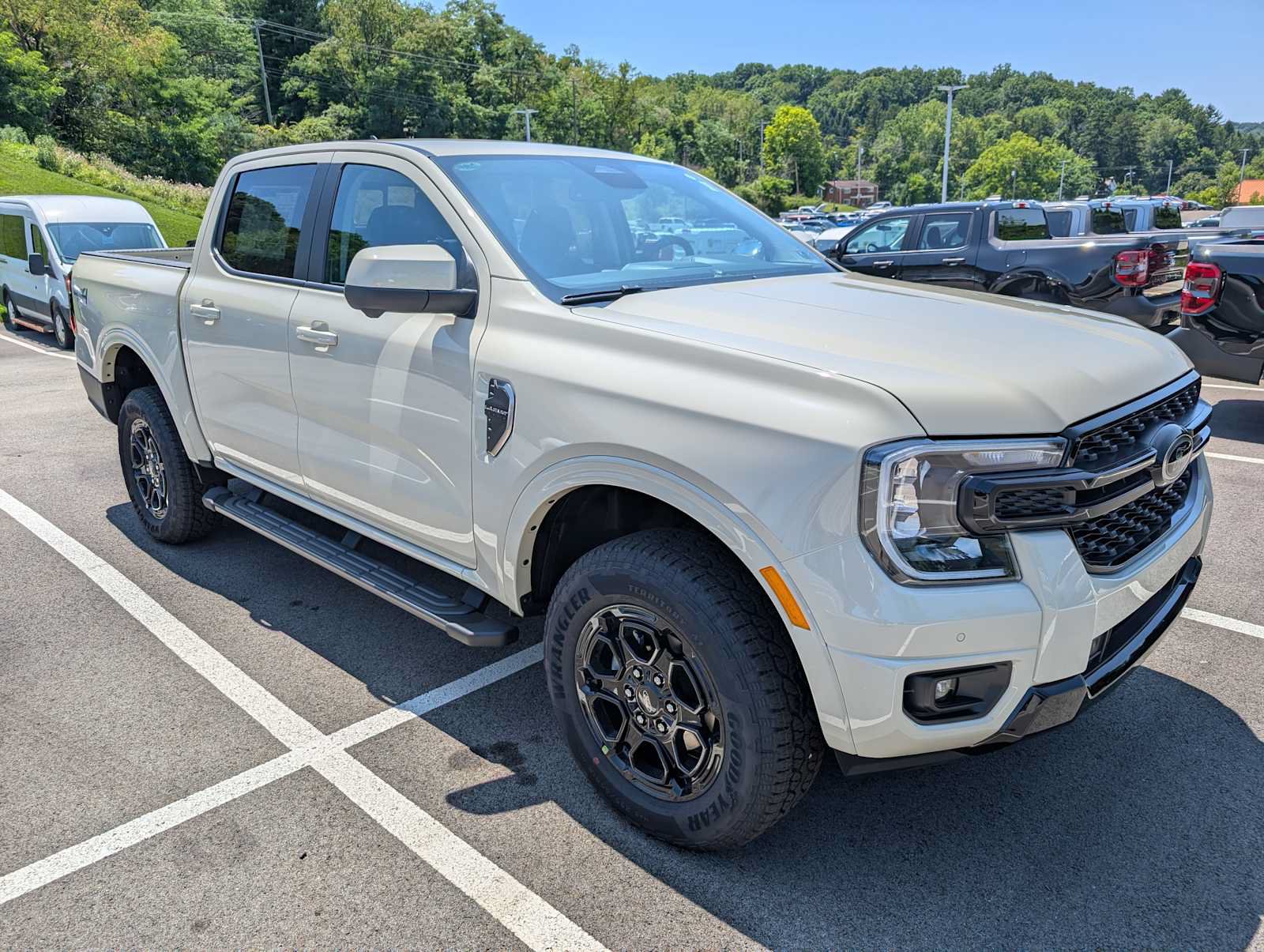 New 2026 Ford Ranger Lariat w/ Black Appearance Package AWD/4WD image 6