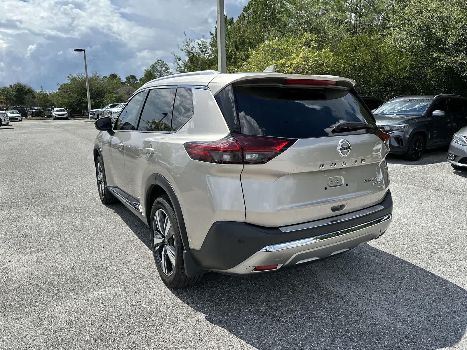 Used 2021 Nissan Rogue Platinum AWD/4WD image 6