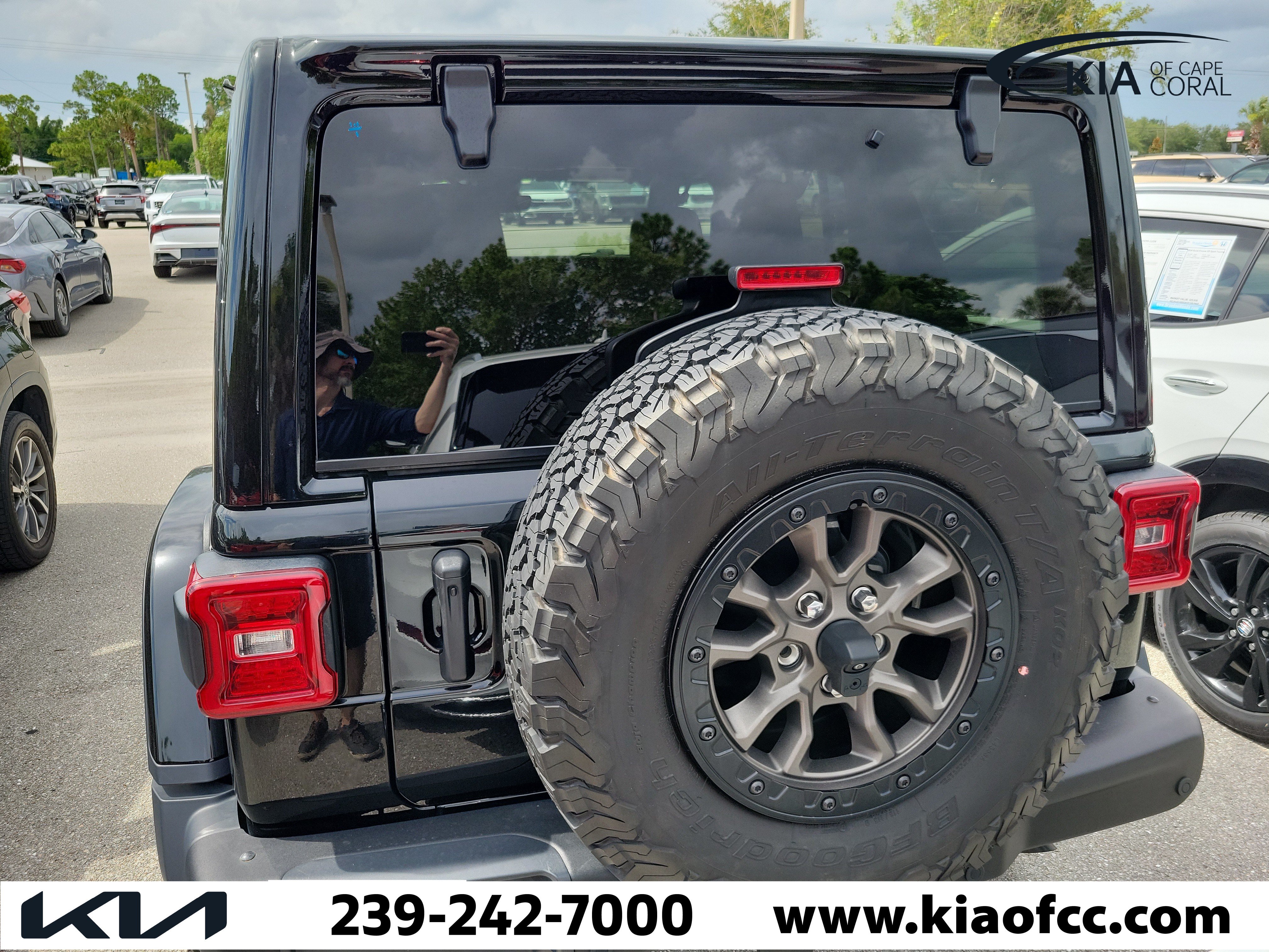 Used 2023 Jeep Wrangler Unlimited Rubicon 392 AWD/4WD image 9