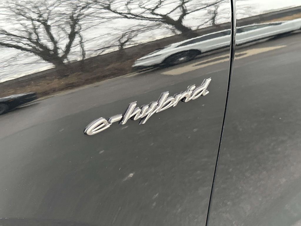 Certified 2025 Porsche Cayenne Turbo image 12