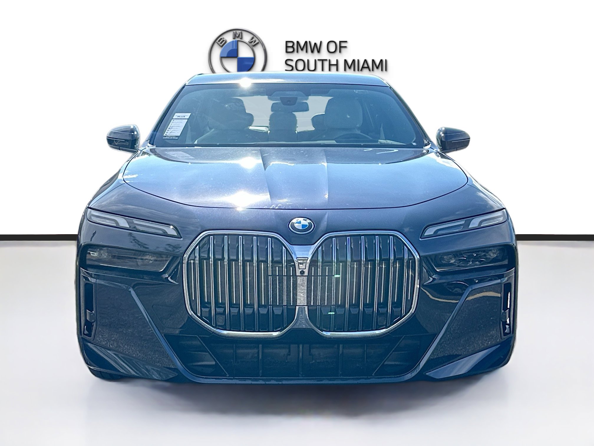 New 2026 BMW 750e xDrive image 2