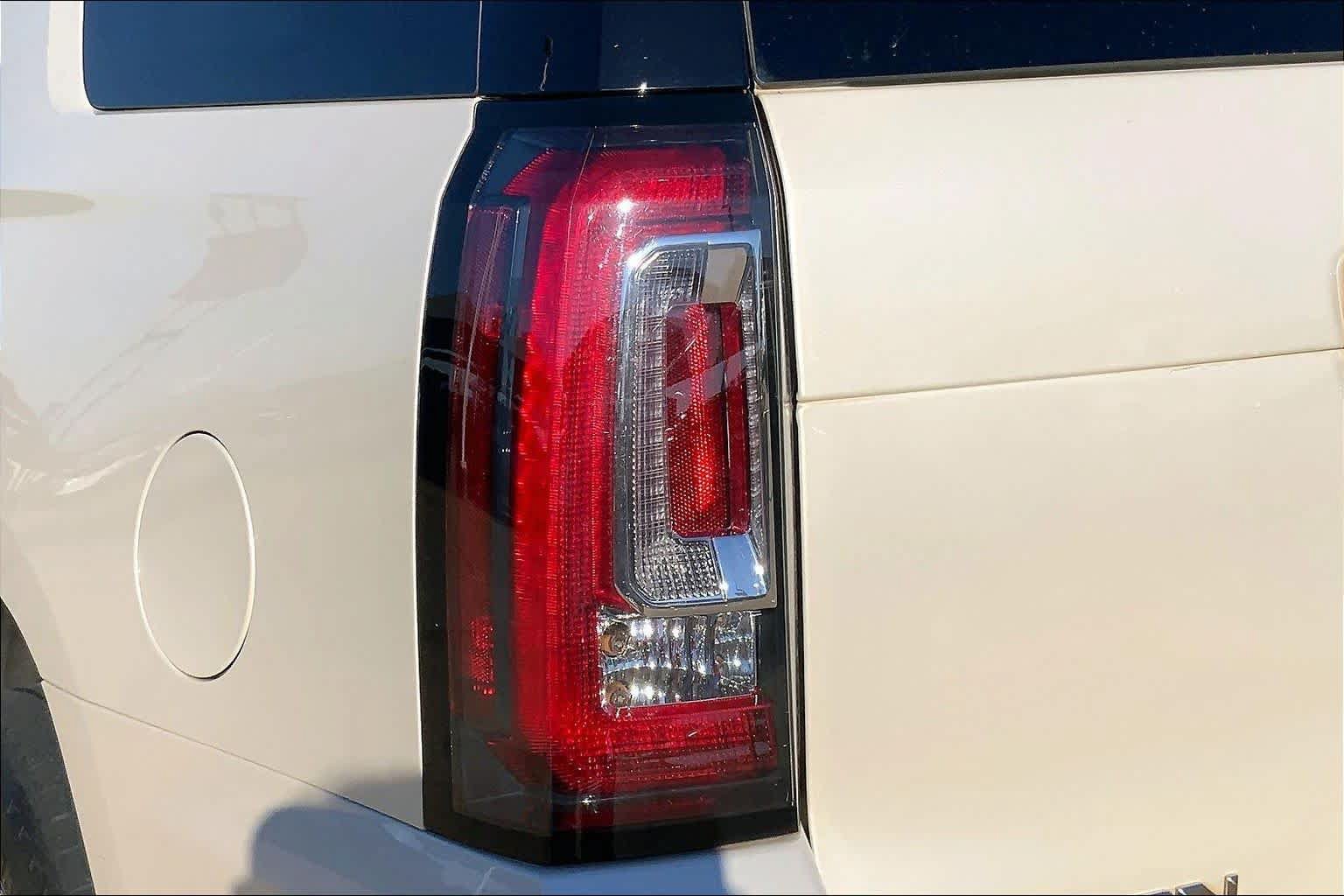 Used 2015 GMC Yukon Denali w/ Open Road Package AWD/4WD image 27