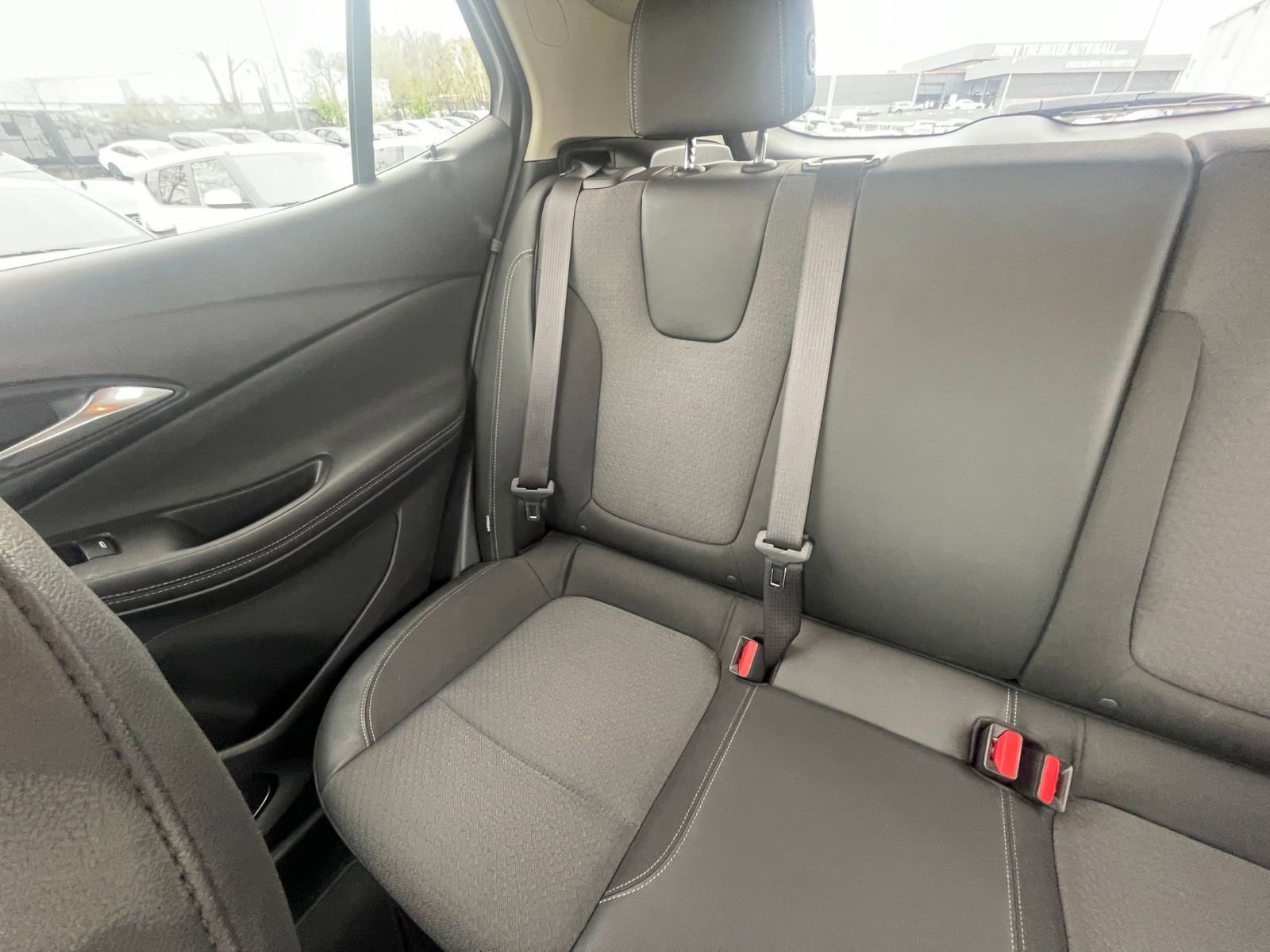 Used 2025 Buick Encore GX Preferred AWD/4WD image 37