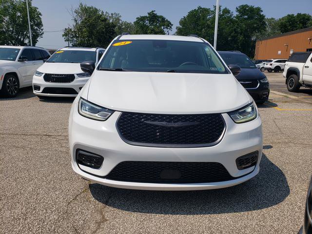 Used 2024 Chrysler Pacifica Touring-L w/ Road Tripper Package AWD/4WD image 9