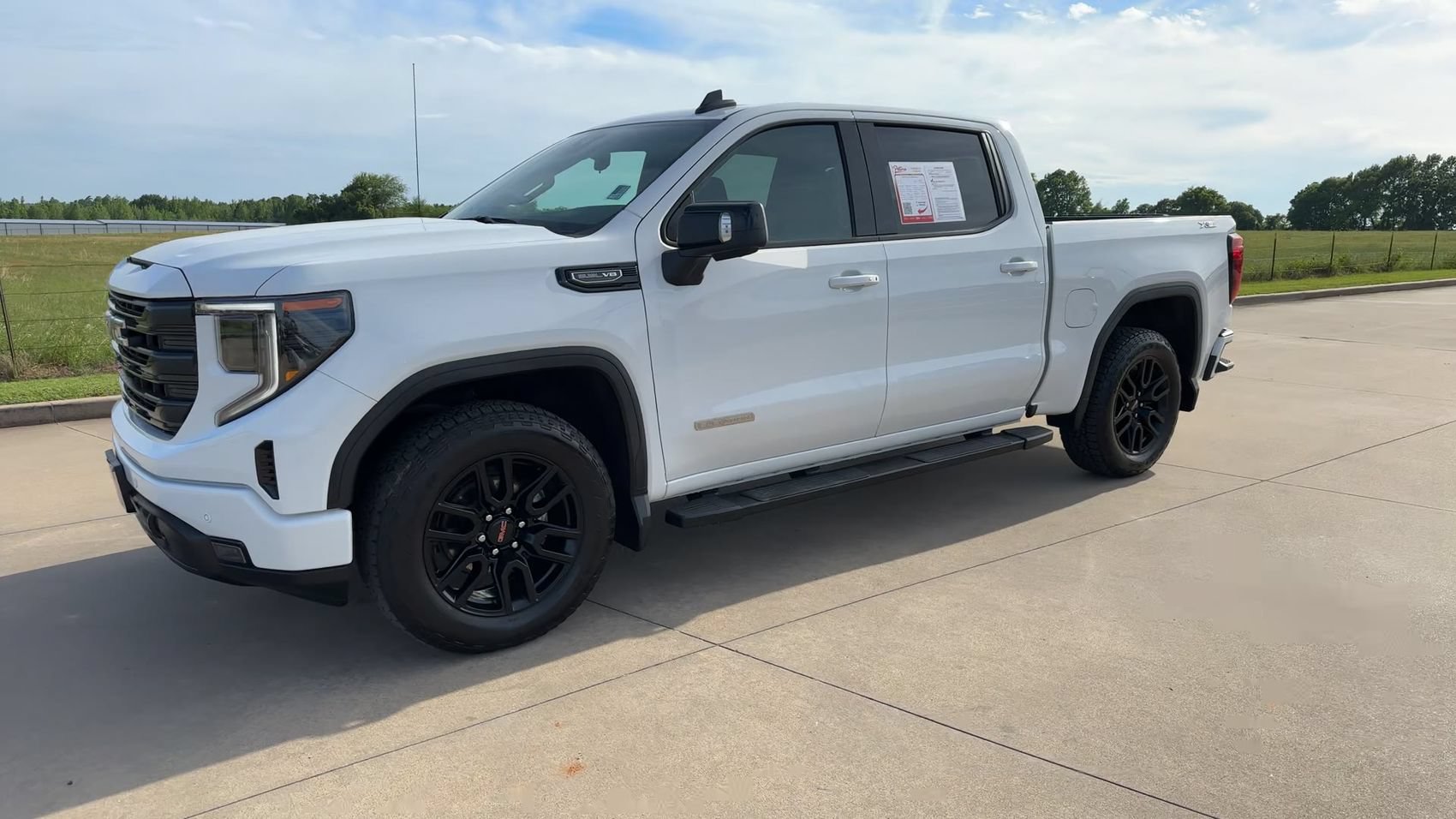 Used 2024 GMC Sierra 1500 Elevation w/ Elevation Premium Package AWD/4WD image 4