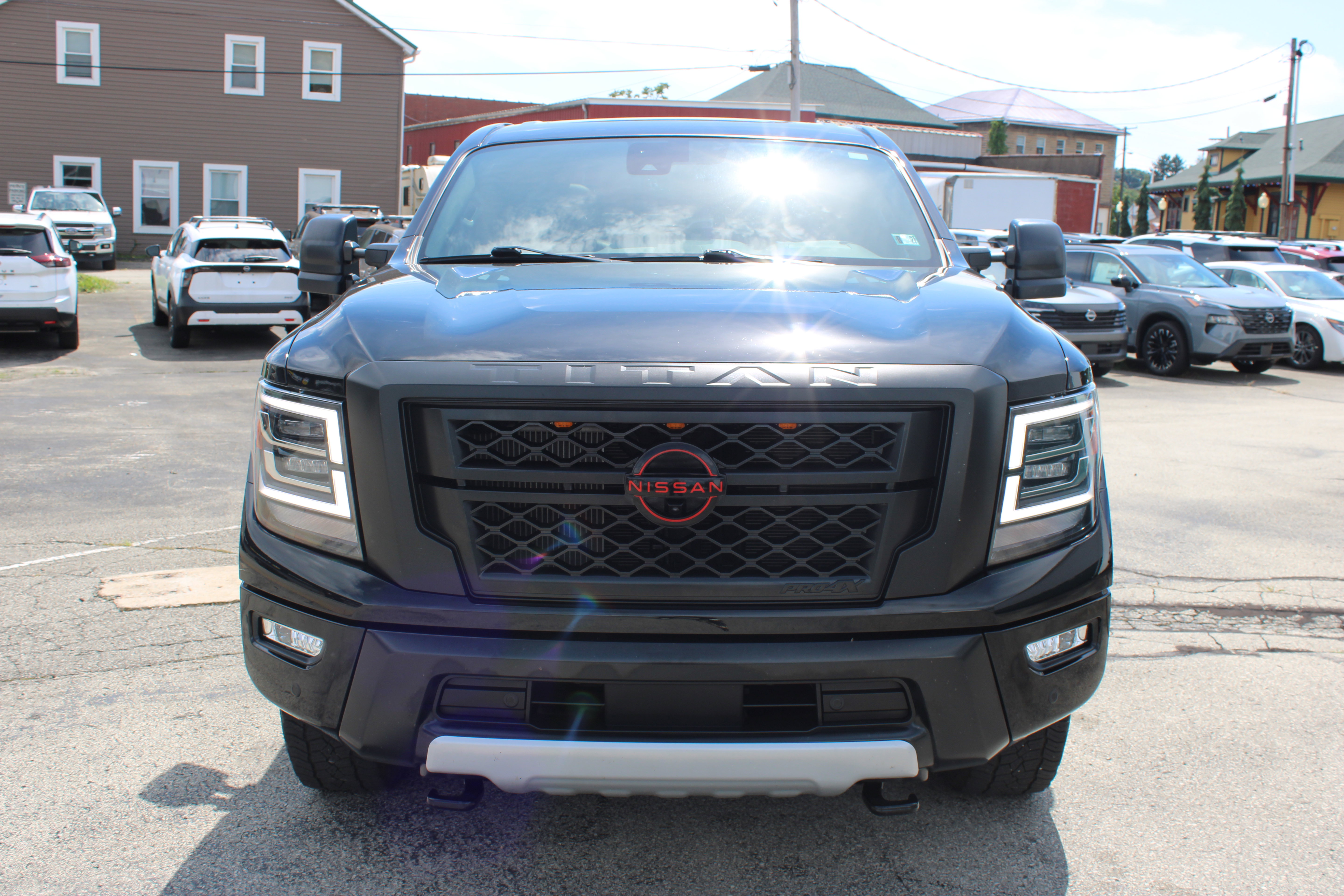 Certified 2024 Nissan Titan PRO-4X w/ Pro-4x Convenience Package AWD/4WD image 10