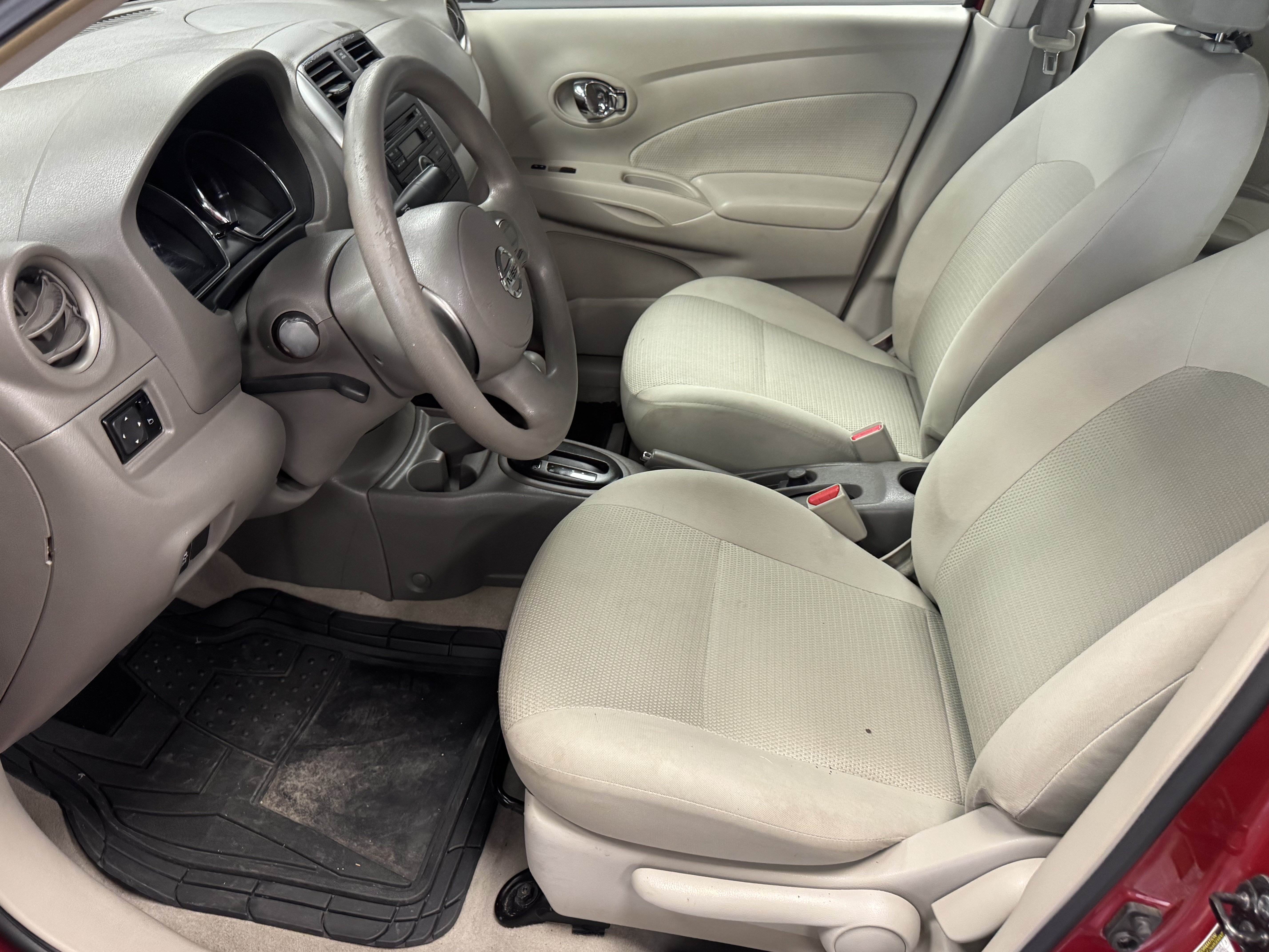 Used 2013 Nissan Versa SV FWD image 9