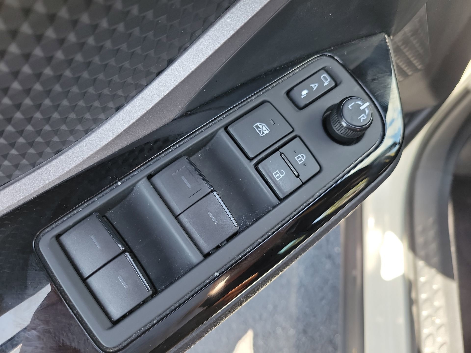 Used 2021 Toyota C-HR Nightshade image 18