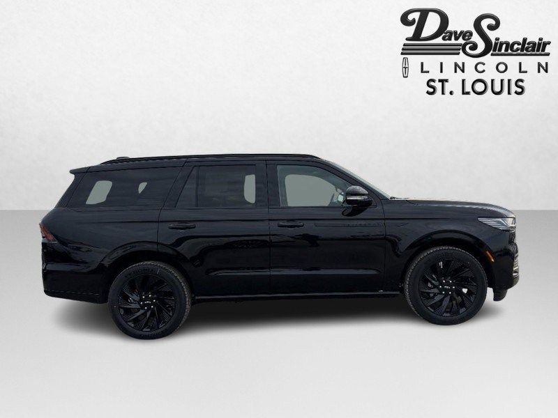 New 2026 Lincoln Navigator Reserve w/ Jet Appearance Package AWD/4WD image 2