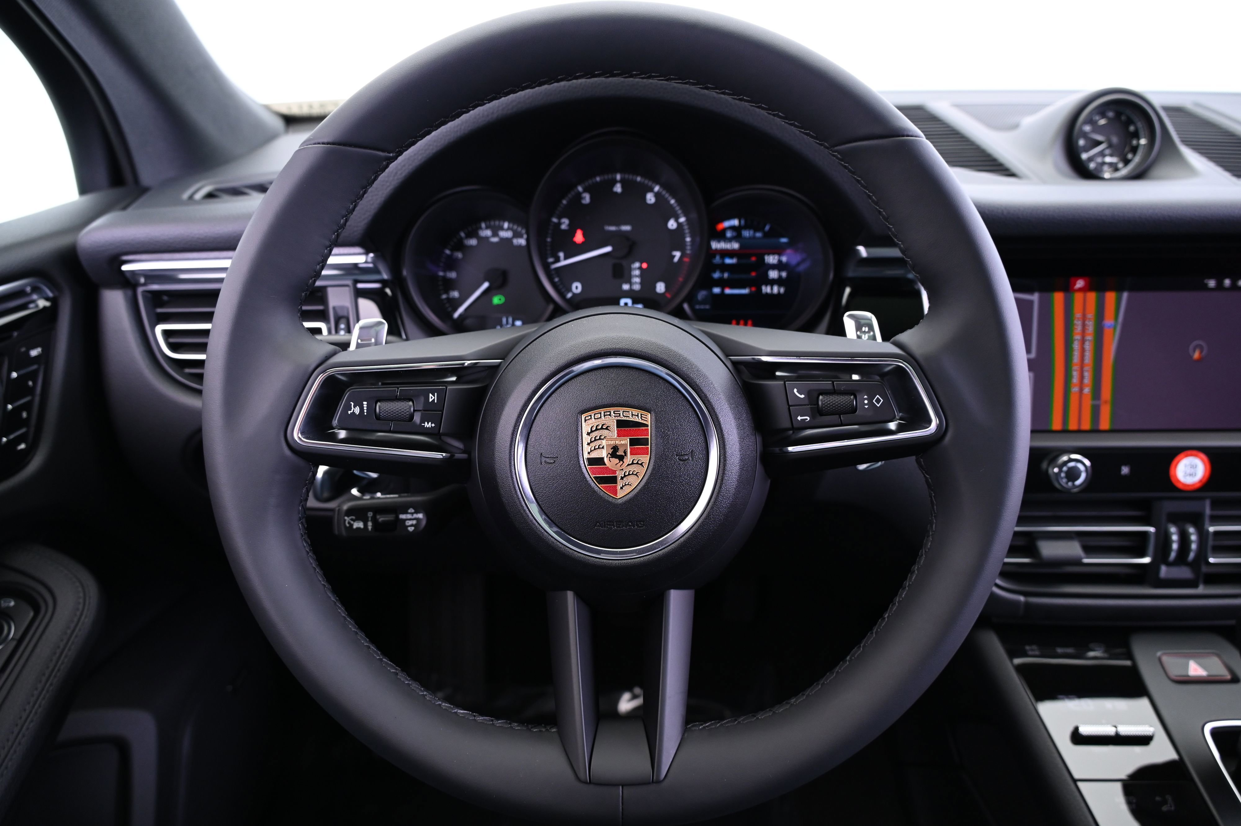 Certified 2025 Porsche Macan image 45