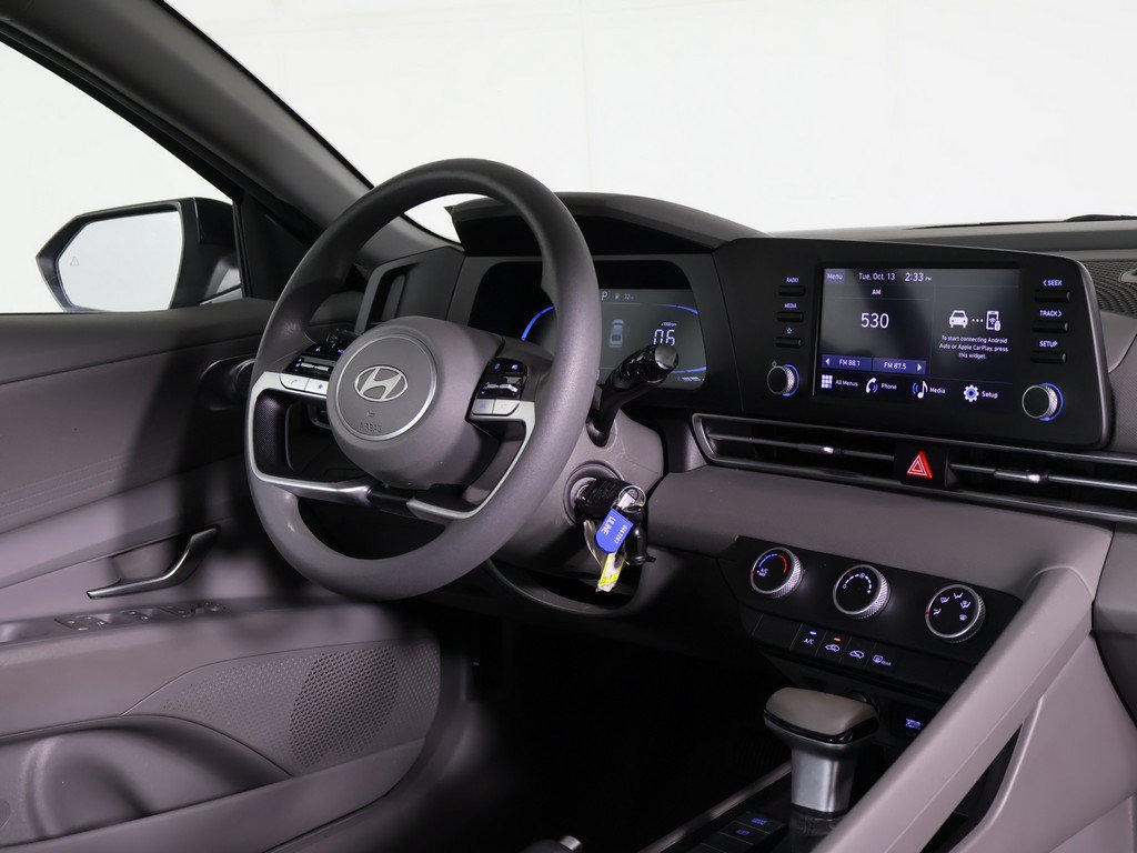 Certified 2025 Hyundai Elantra SE FWD image 24