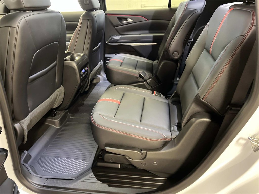 New 2026 Chevrolet Traverse RS w/ LPO, Floor Liner Package image 10