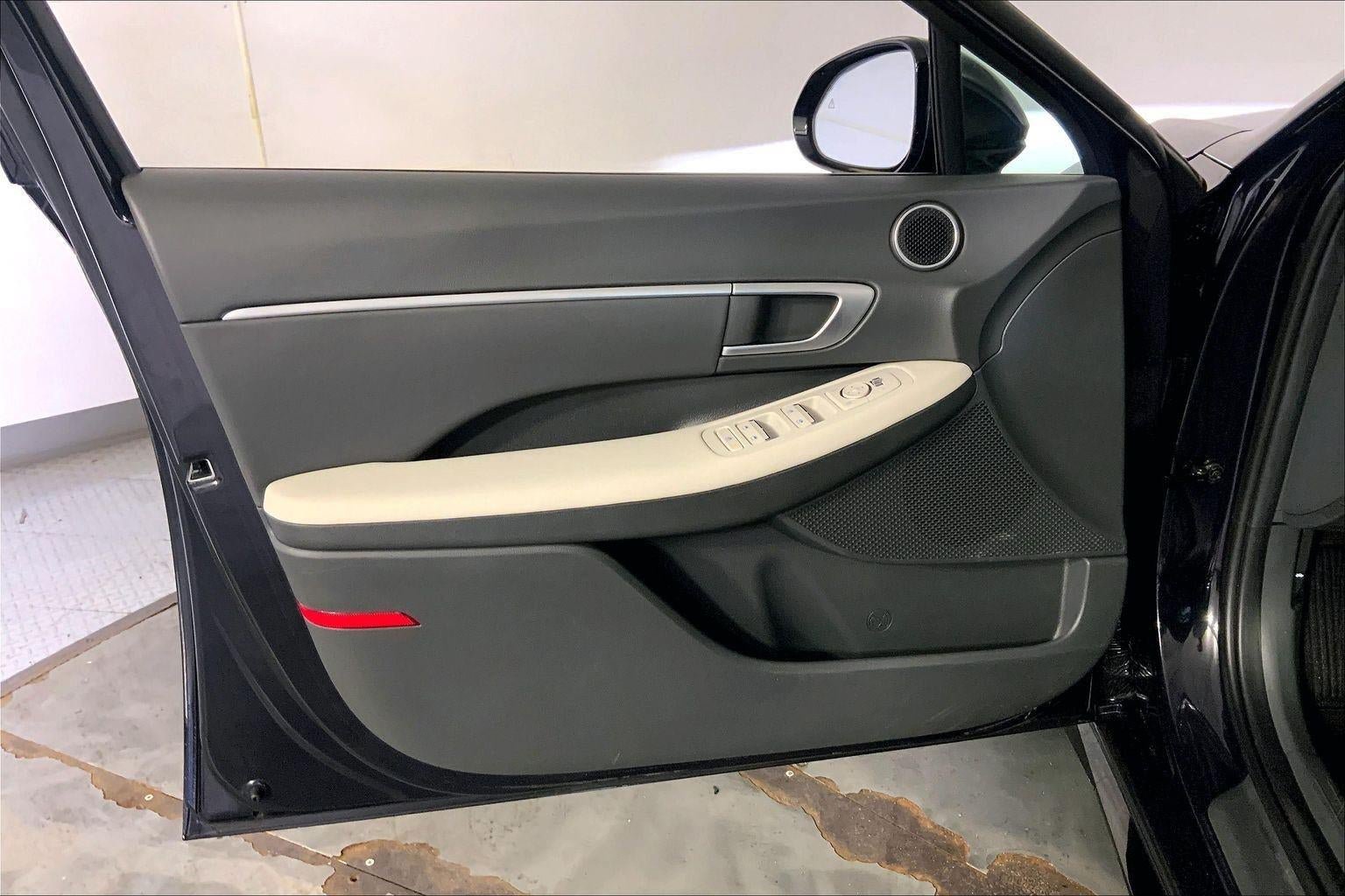 Used 2025 Hyundai Sonata SEL FWD image 24
