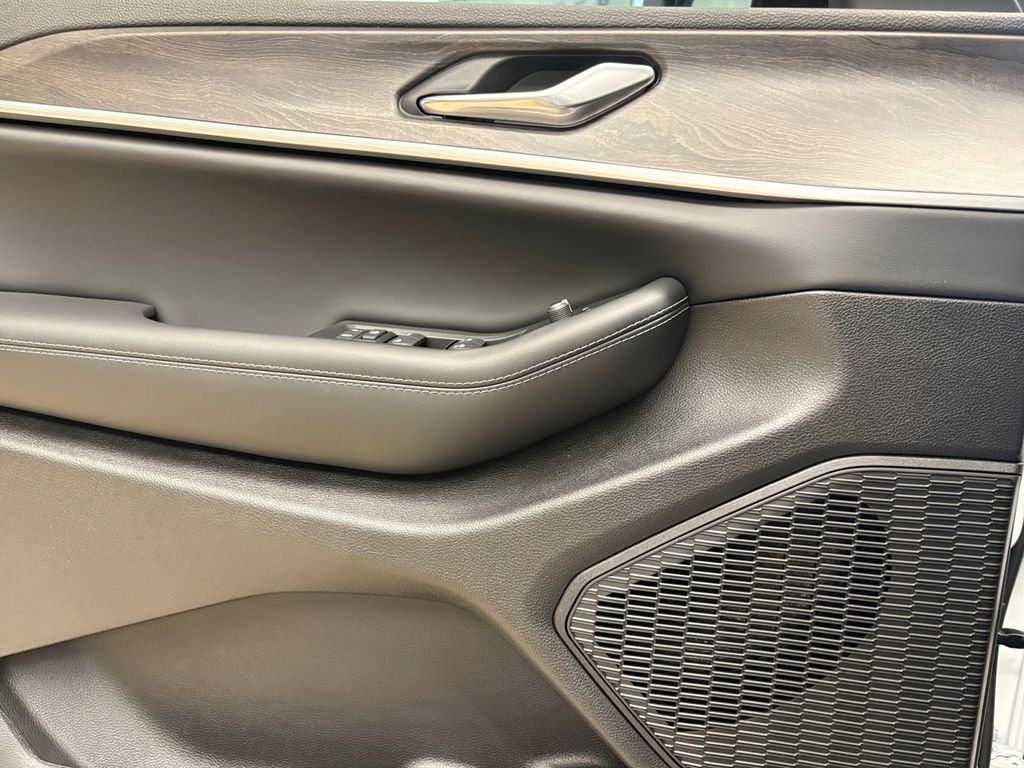New 2026 Jeep Grand Cherokee Altitude RWD image 11