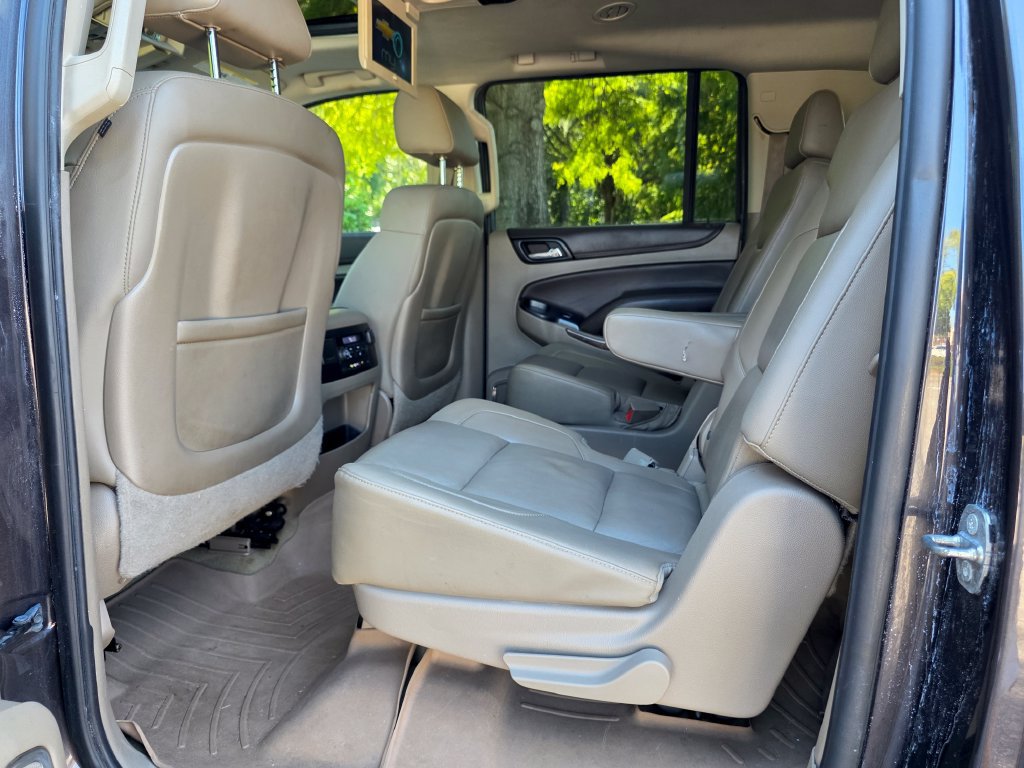 Used 2015 Chevrolet Suburban LT RWD image 28