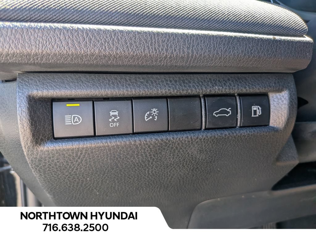 Used 2025 Toyota Camry LE AWD/4WD image 26