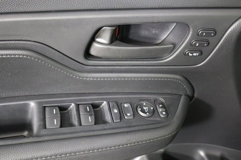 Used 2025 Honda Odyssey Sport-L image 19