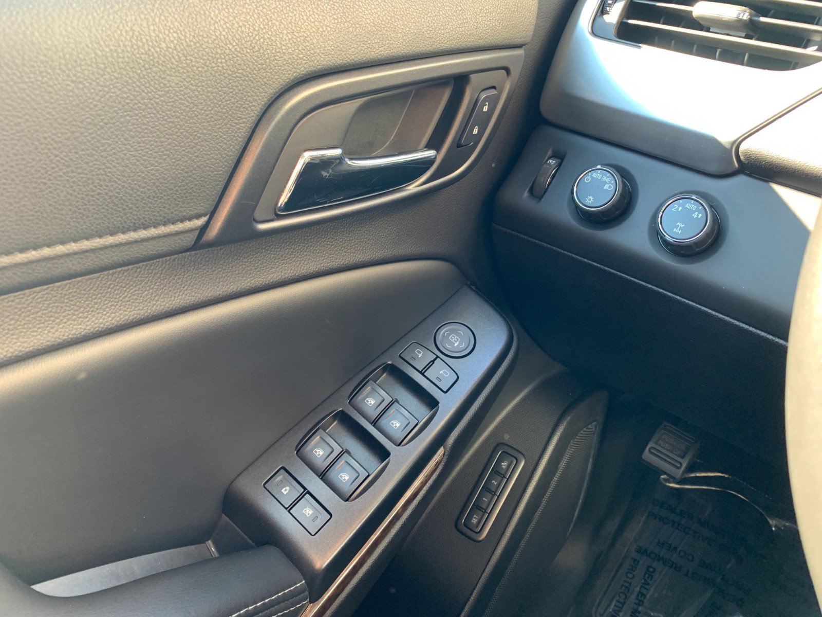 Used 2016 Chevrolet Suburban LT image 14