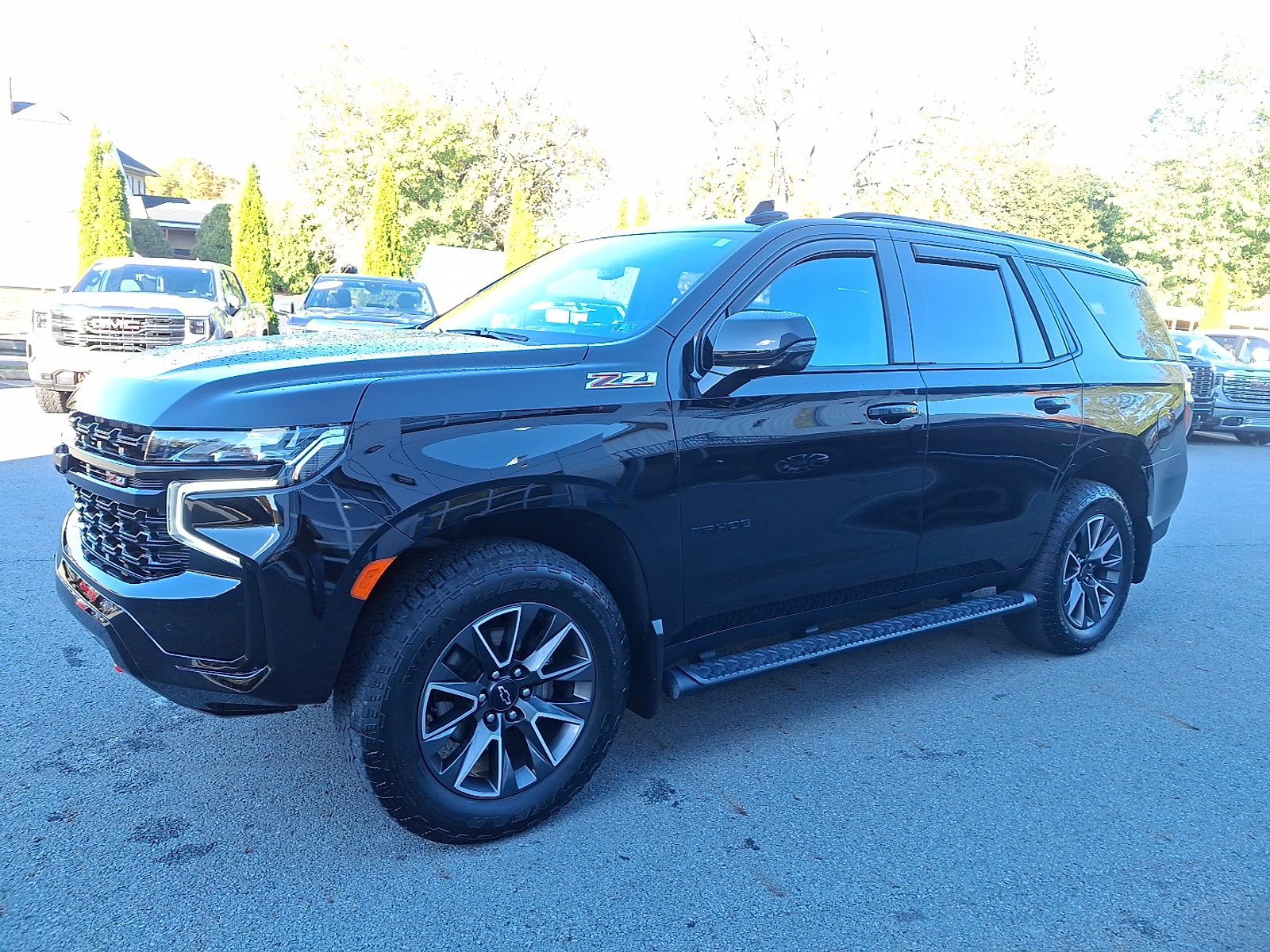 Used 2023 Chevrolet Tahoe Z71 w/ Luxury Package image 3