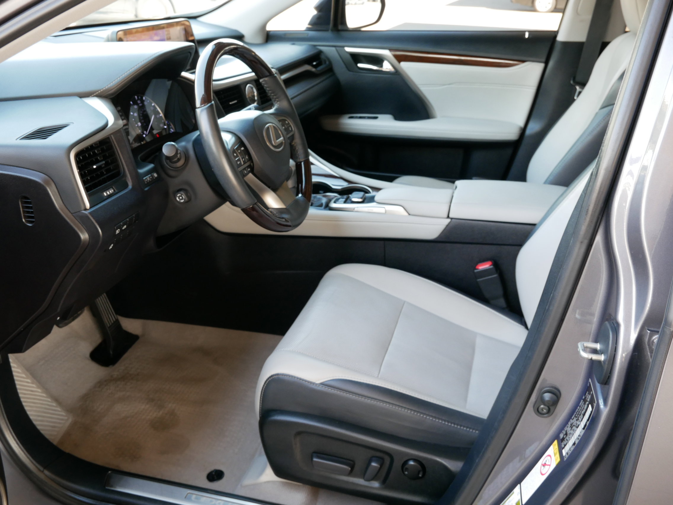 Used 2018 Lexus RX 350 FWD w/ Premium Package image 4