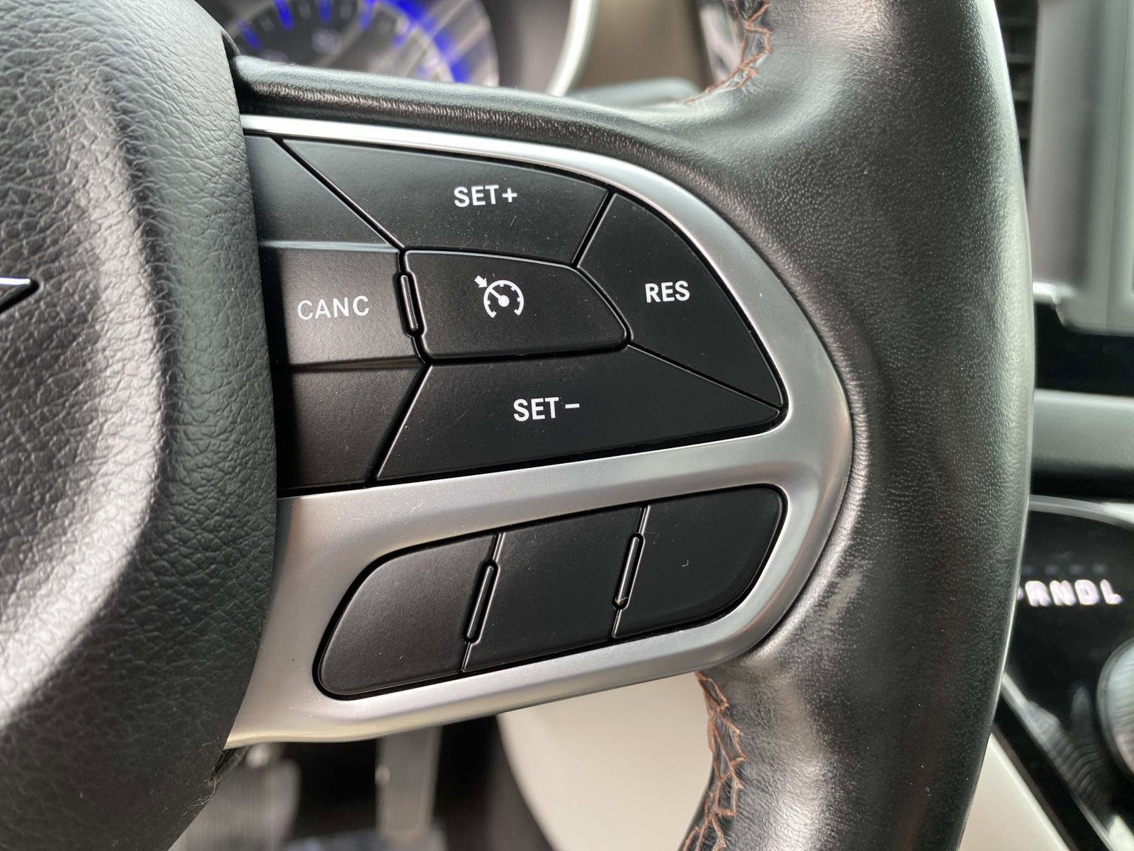 Used 2019 Chrysler Pacifica Touring-L FWD image 15