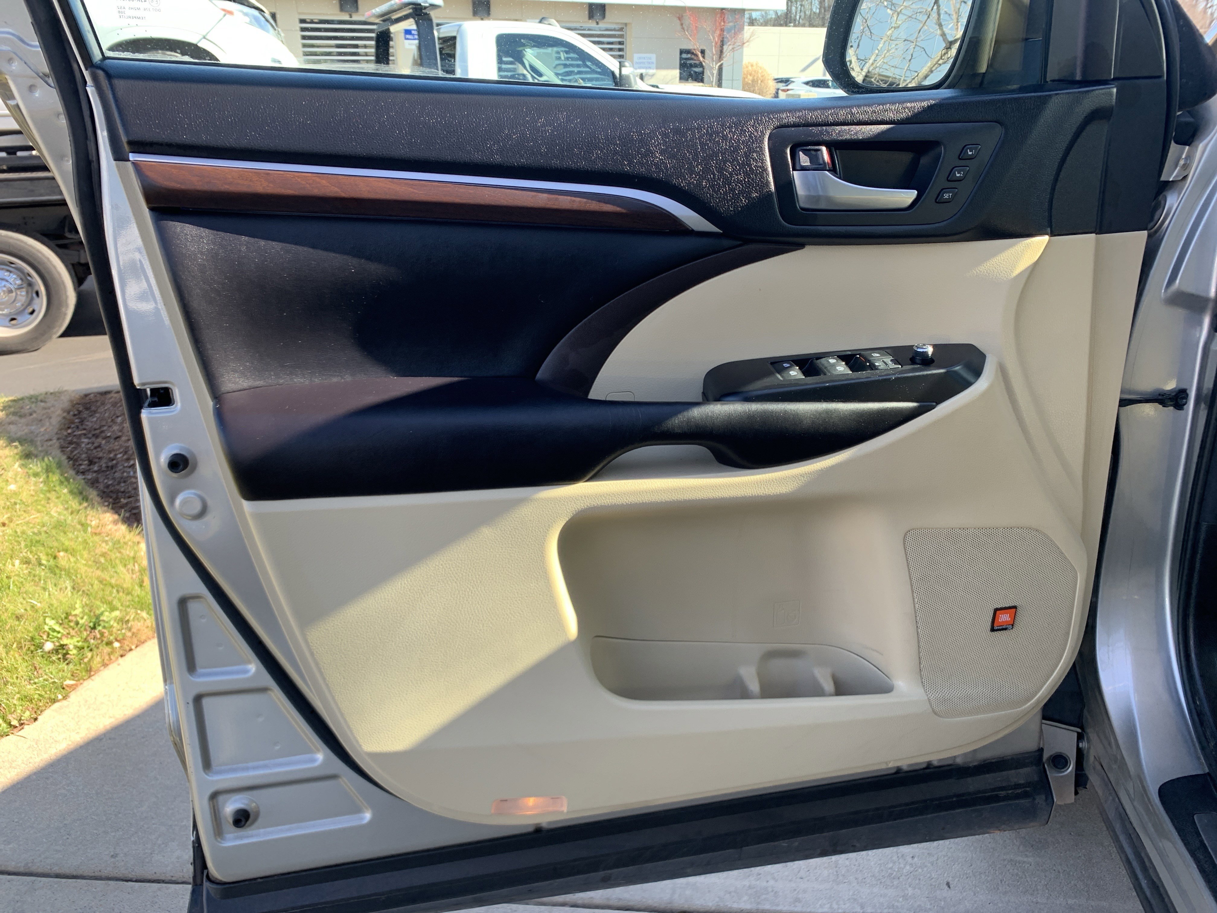 Used 2016 Toyota Highlander Limited image 14