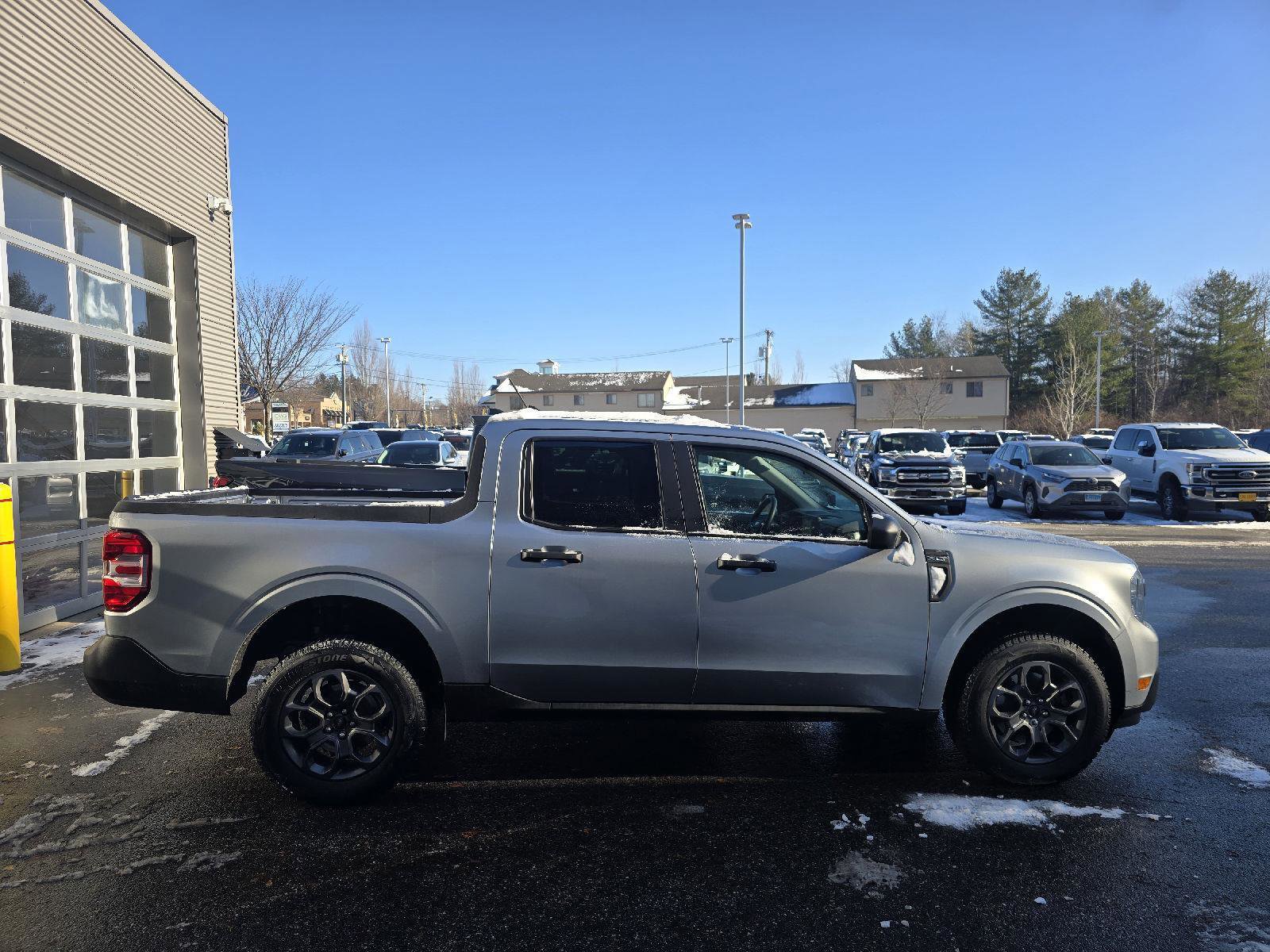 Used 2022 Ford Maverick XLT FWD image 2