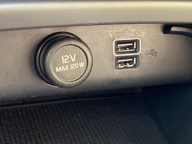 Used 2021 Volvo XC40 T5 Momentum image 27