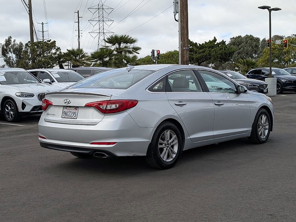 Used 2015 Hyundai Sonata SE w/ Option Group 09 FWD image 10