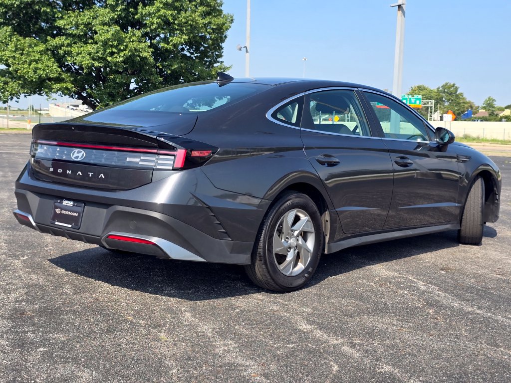 Used 2025 Hyundai Sonata SE FWD image 14