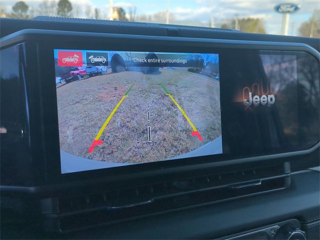 Used 2024 Jeep Wrangler Unlimited Sahara w/ Technology Group image 26