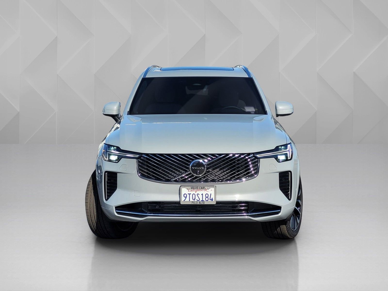 Certified 2025 Volvo XC90 T8 Plus image 2