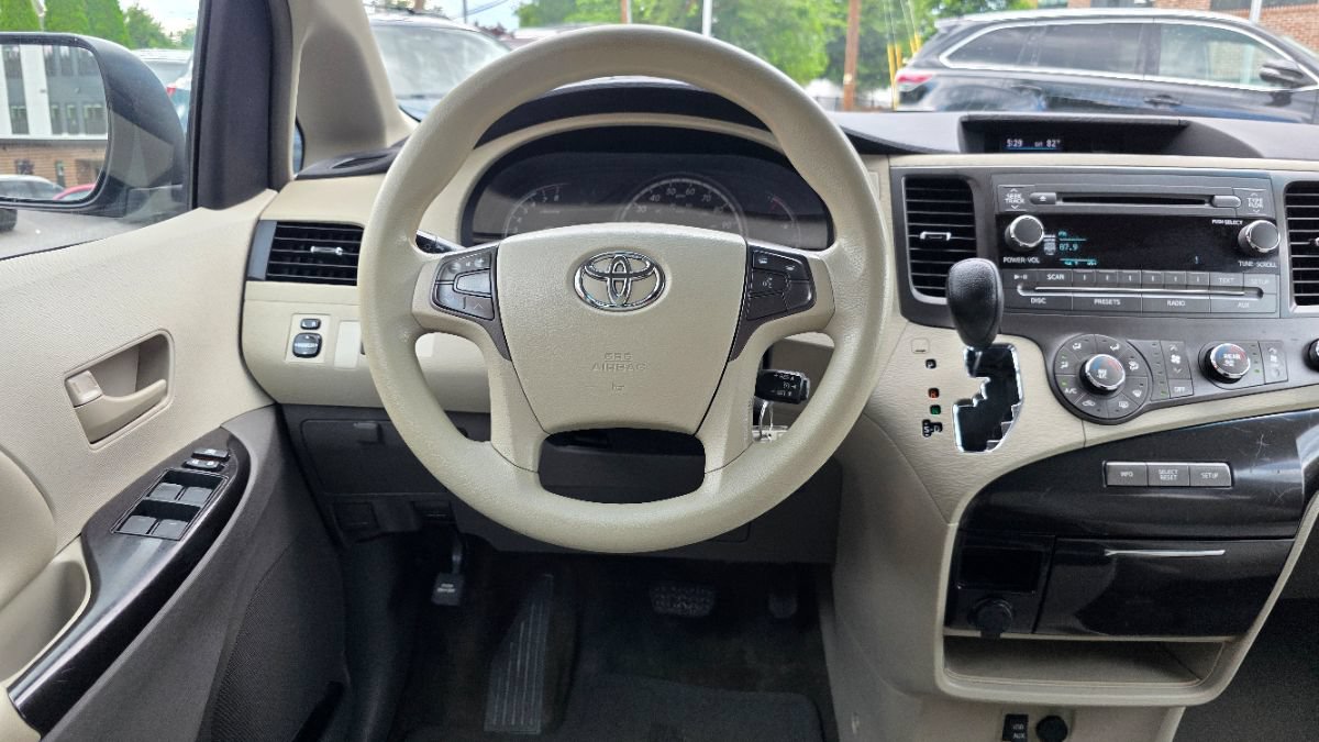 Used 2011 Toyota Sienna LE w/ Towing Pkg FWD image 15