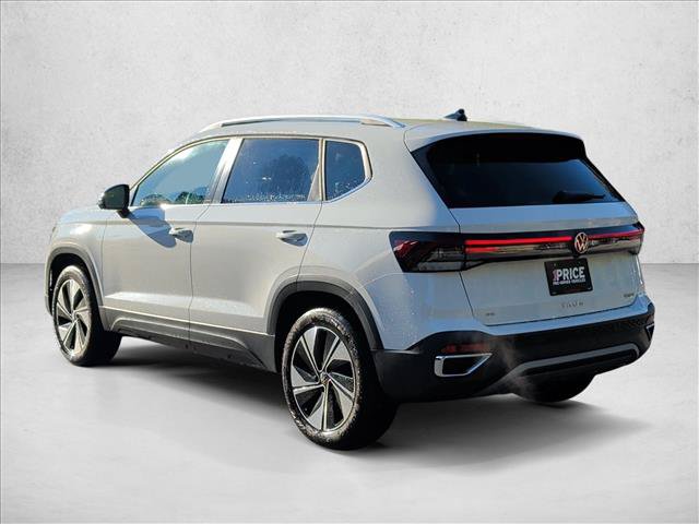 Used 2025 Volkswagen Taos SE AWD/4WD image 7