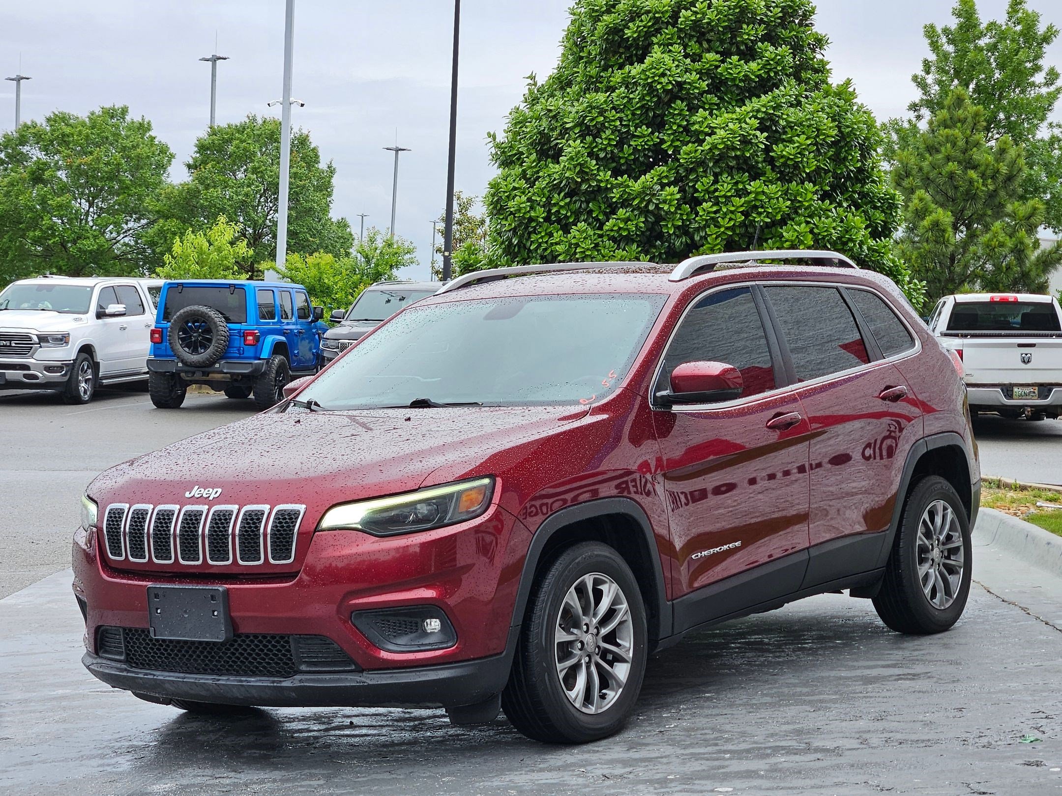 Used 2019 Jeep Cherokee Latitude Plus FWD image 3
