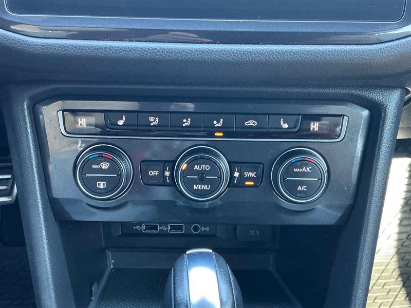 Used 2019 Volkswagen Tiguan SEL Premium R-Line AWD/4WD image 44