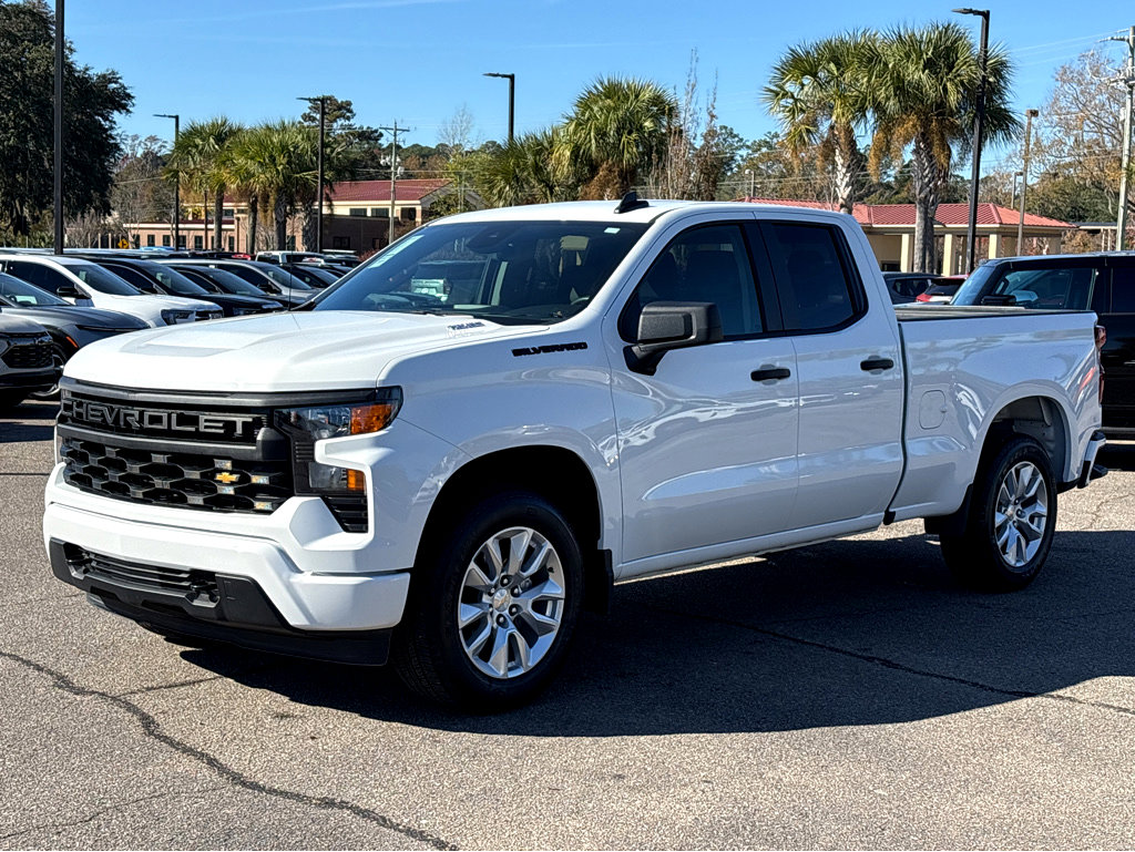 Used 2025 Chevrolet Silverado 1500 Custom image 3