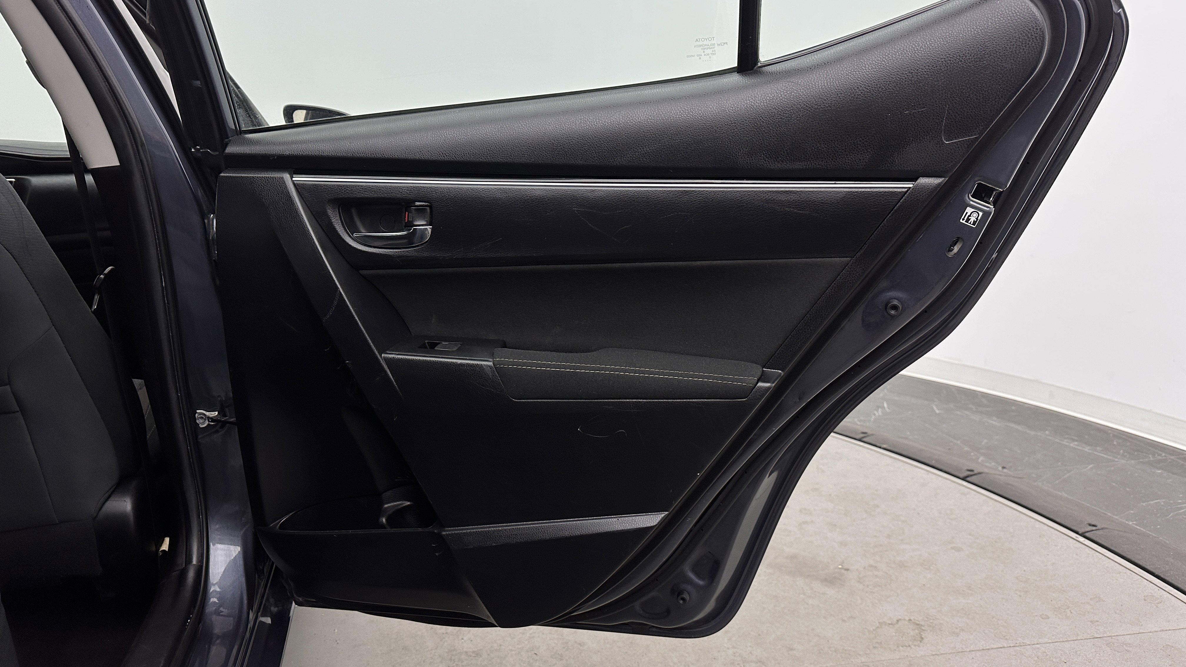 Used 2019 Toyota Corolla LE image 29