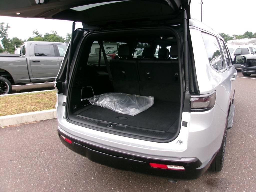 New 2026 Jeep Grand Wagoneer L 4WD image 15