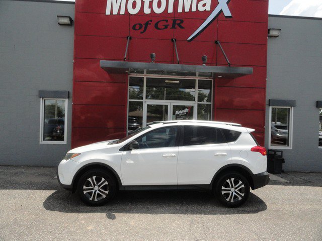 Used 2013 Toyota RAV4 LE AWD/4WD image 2