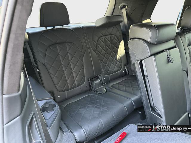 Used 2025 BMW X7 xDrive40i w/ M Sport Package image 33