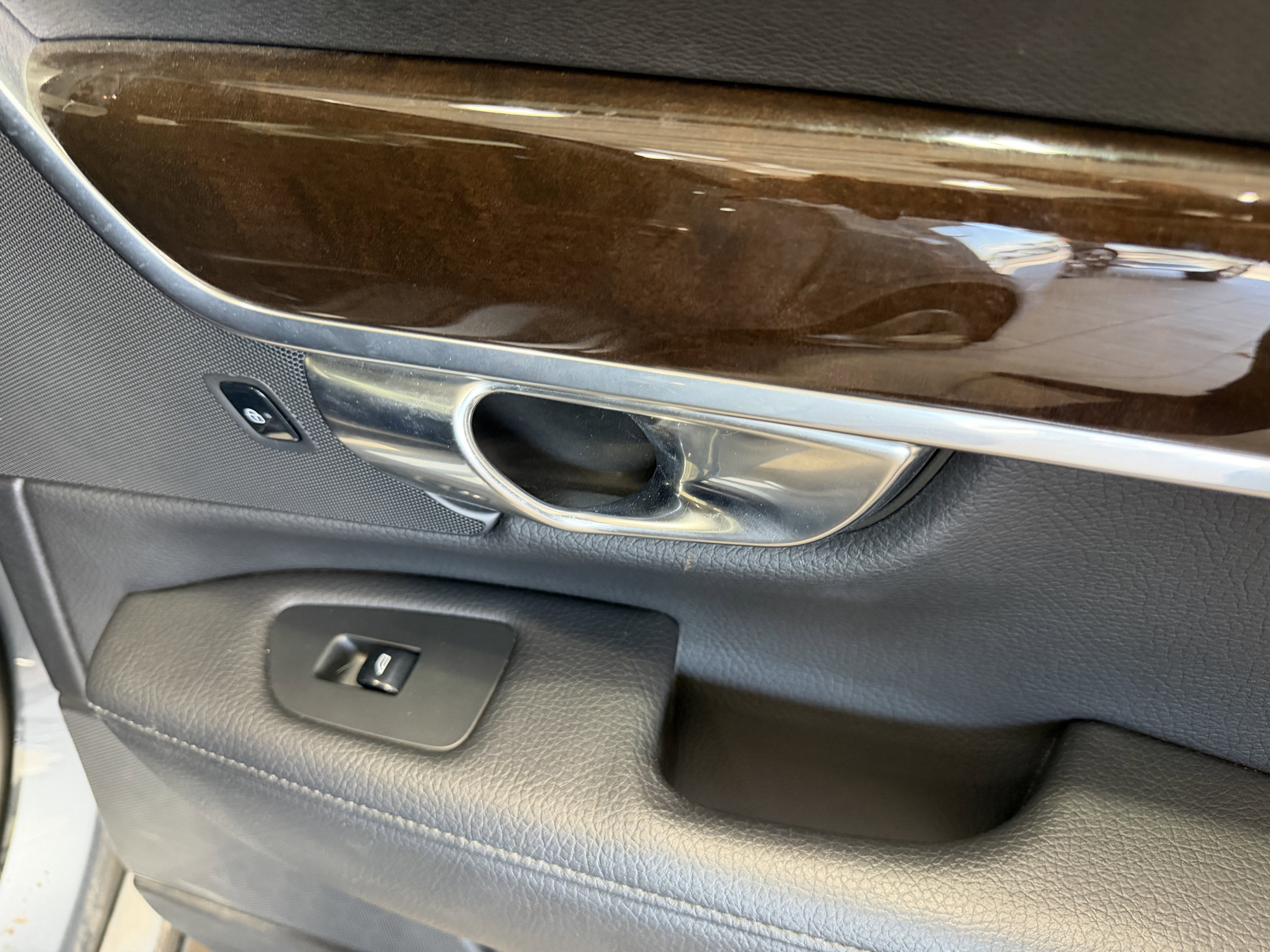 Used 2017 Volvo S90 T5 Momentum w/ Convenience Package FWD image 30