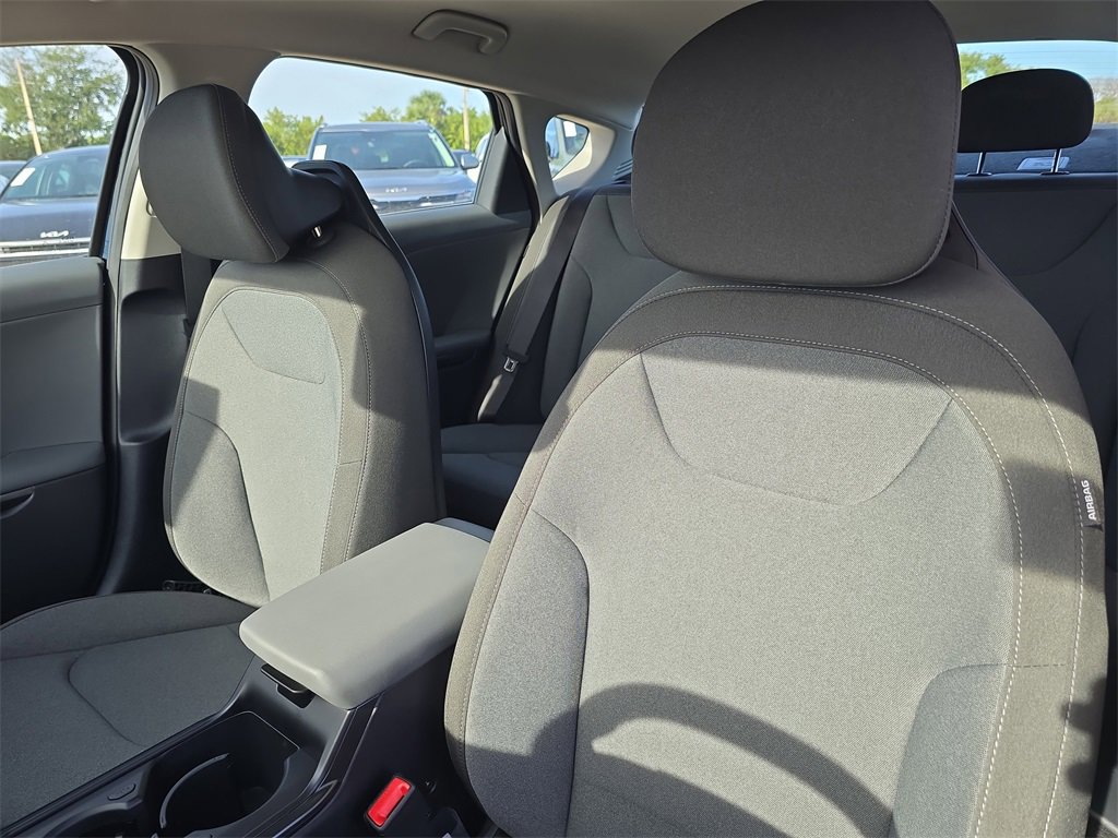 New 2025 Kia K4 LXS image 23